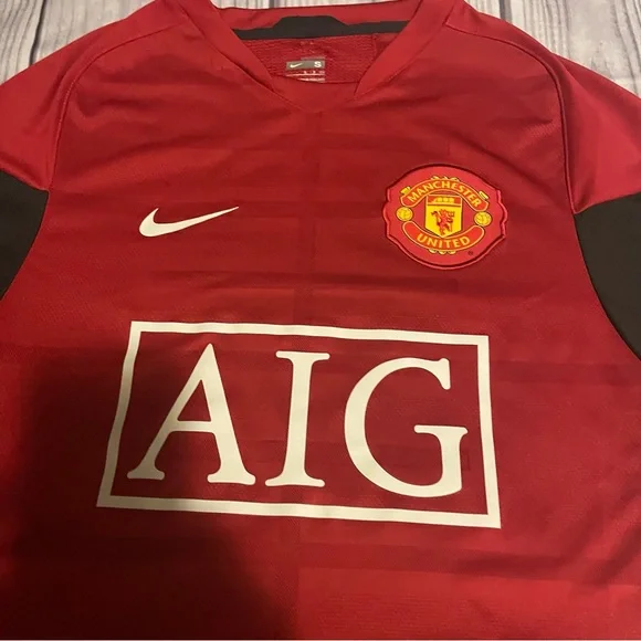 Nike AIG Soccer Manchester United Jersey - Picture 2 of 5